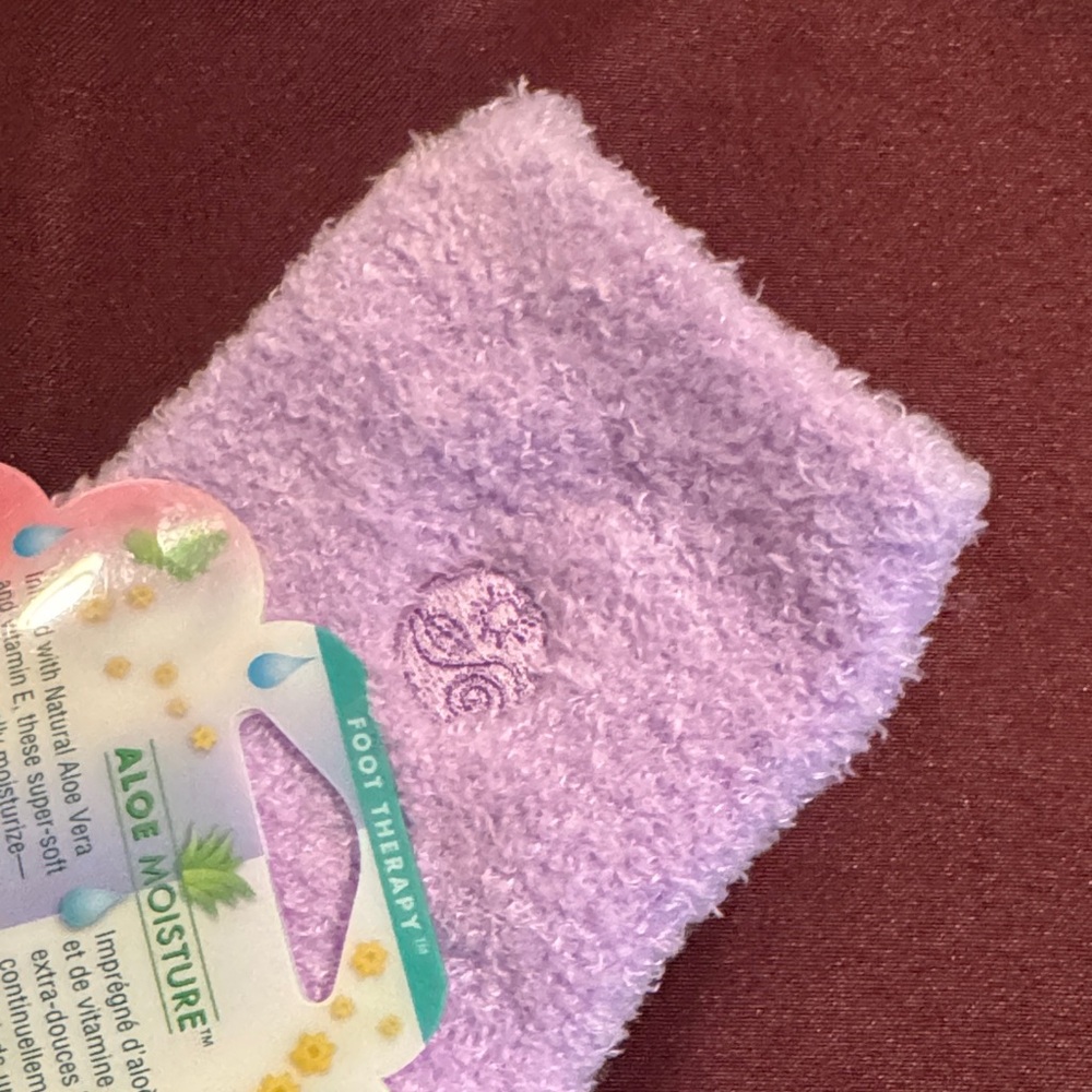 Earth Therapeutics Aloe Socks (Pack of 2) - Picture 3 of 12